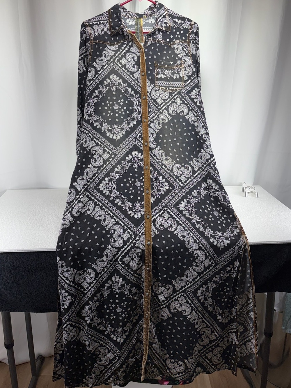 Black Paisley-Print Maxi Shirt Dress with Contrast Trim 4678